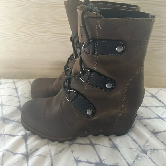 SOREL Women's Joan of Arctic Wedge Mid