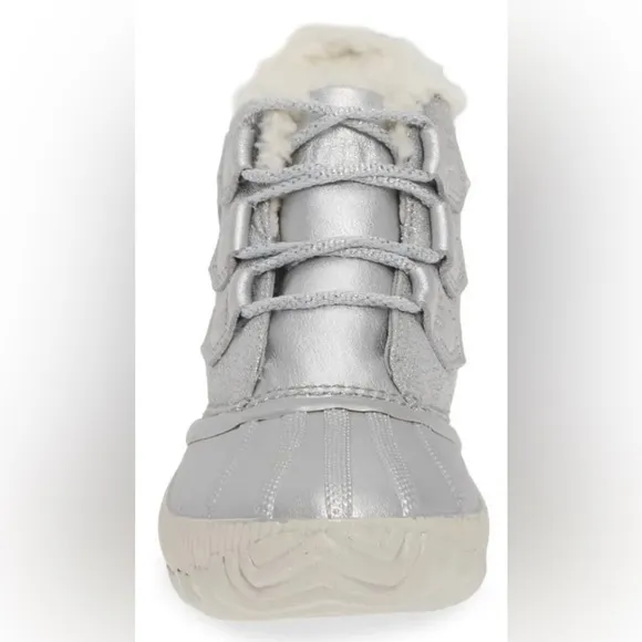 SOREL x Disney Frozen “Out N About” bootie boots silver shearling white warm