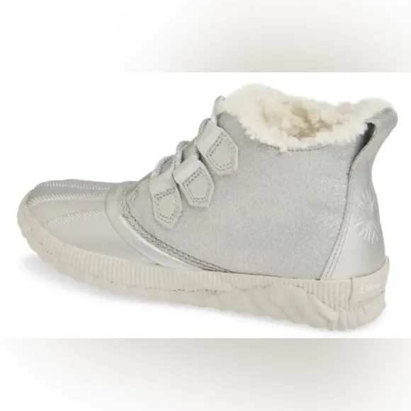 SOREL x Disney Frozen “Out N About” bootie boots silver shearling white warm