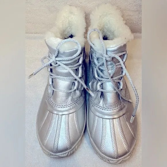 SOREL x Disney Frozen “Out N About” bootie boots silver shearling white warm