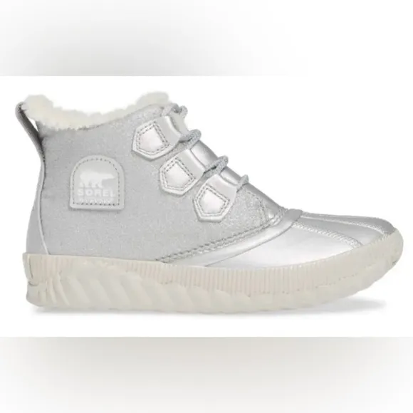 SOREL x Disney Frozen “Out N About” bootie boots silver shearling white warm