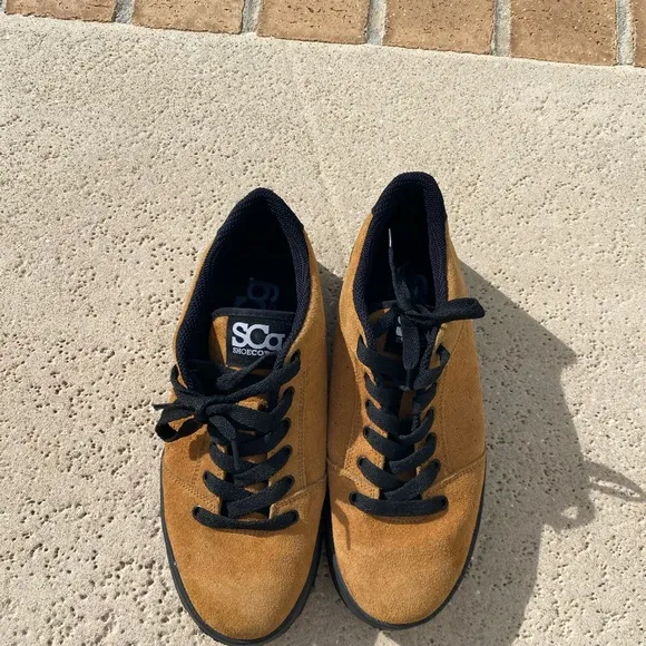 Sound Scg butterscotch, suede shoes, size 9