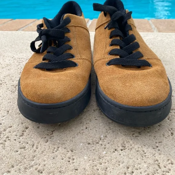Sound Scg butterscotch, suede shoes, size 9