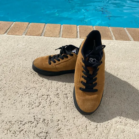 Sound Scg butterscotch, suede shoes, size 9