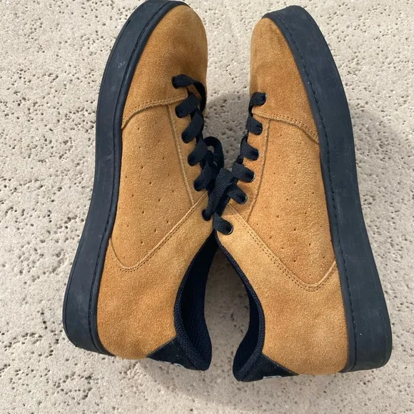 Sound Scg butterscotch, suede shoes, size 9