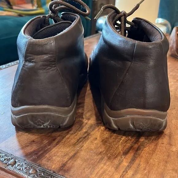 Stacy Adams brown leather Chukka boots, size 10.5!