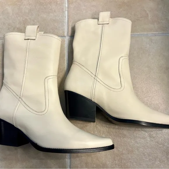 Staud JUNE BOOT CREAM size 7 . No wear and no shoe box