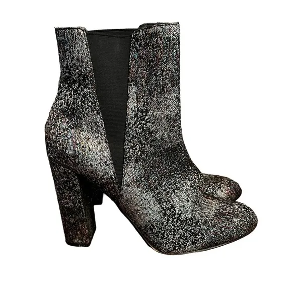 Steve Madden Effect Leather Metallic Silver Rainbow Boots/Booties Size 9