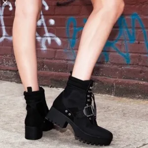 Steve Madden Grady Buckle Hiking Platform Combat Boots, Size 8 New in Box