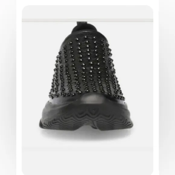 STEVE MADDEN WOMEN'S MARATHON STUDDED SLIP-ON SNEAKER - BLACK SIZE 9 (NEW)