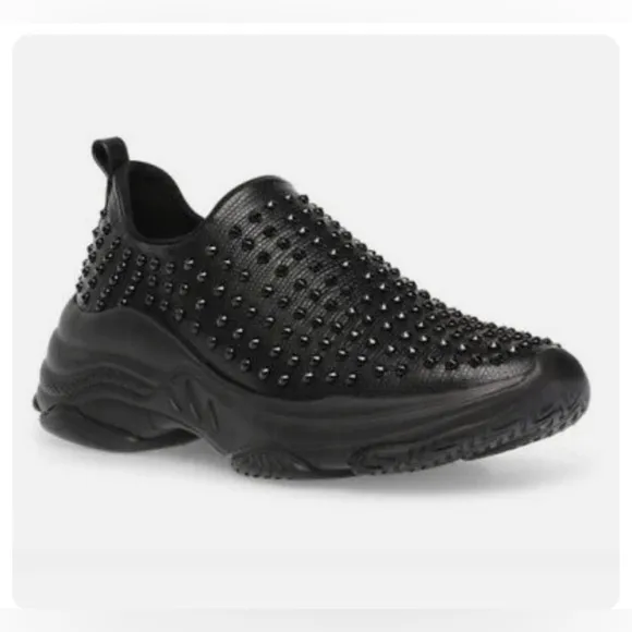 STEVE MADDEN WOMEN'S MARATHON STUDDED SLIP-ON SNEAKER - BLACK SIZE 9 (NEW)