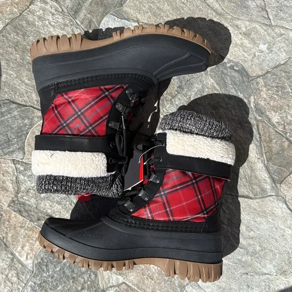Storm  by Cougar Women's Winter Red Black Plaid Boots Size 8