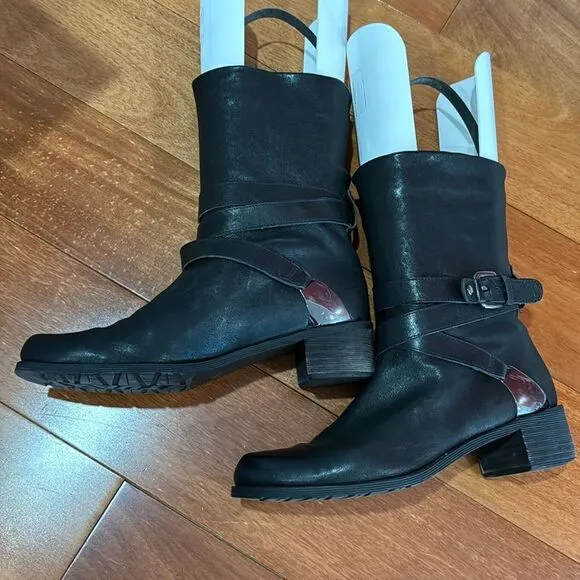 Stuart Weitzman soft Leather Round Toe Buckle Moto Boots Women's size 7.5