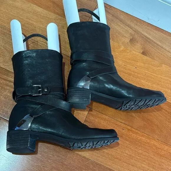 Stuart Weitzman soft Leather Round Toe Buckle Moto Boots Women's size 7.5