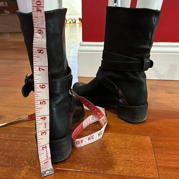 Stuart Weitzman soft Leather Round Toe Buckle Moto Boots Women's size 7.5