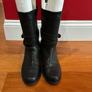 Stuart Weitzman soft Leather Round Toe Buckle Moto Boots Women's size 7.5
