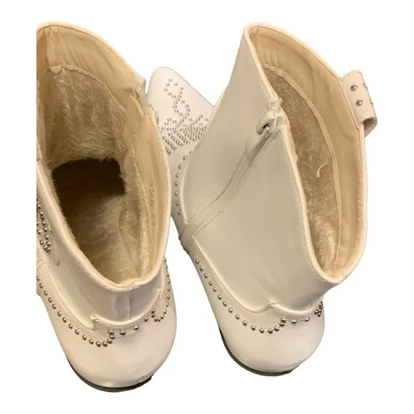Stylish White Western Boots - Size EU 39, 8 US, UK6 NWOT