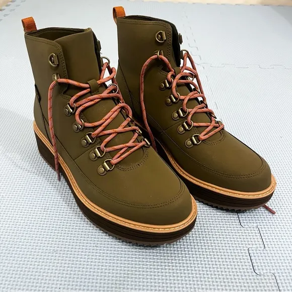 Teva Midform Hiking Boots - Olive Green, Size 10 (US) Women’s