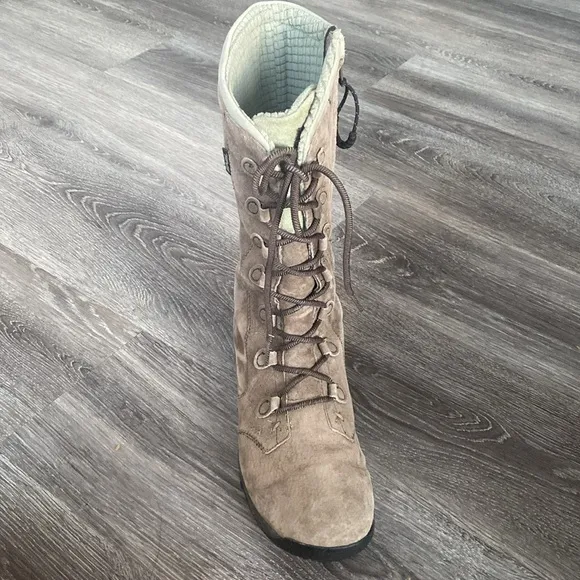 Teva Tan &amp; Mint Green Suede Boots Lace-Up Tons of Details Insulations Boho sz11