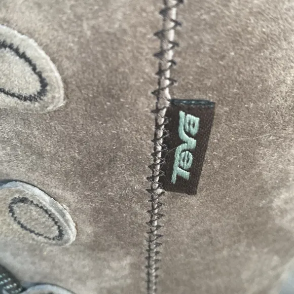 Teva Tan &amp; Mint Green Suede Boots Lace-Up Tons of Details Insulations Boho sz11