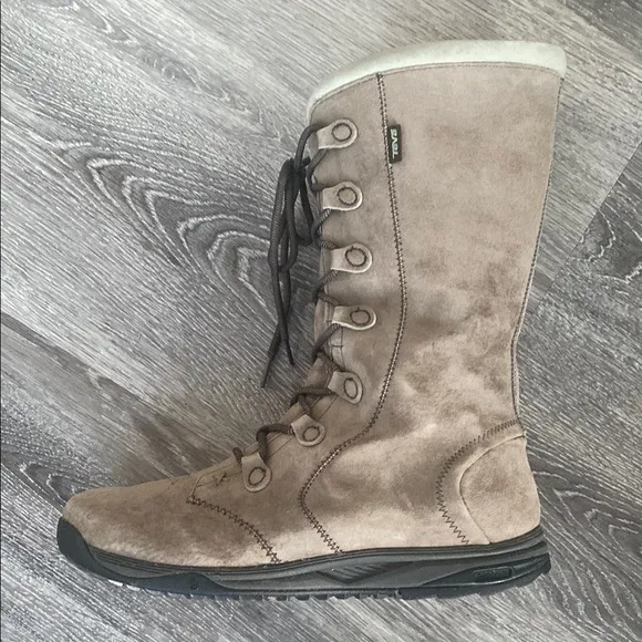 Teva Tan &amp; Mint Green Suede Boots Lace-Up Tons of Details Insulations Boho sz11
