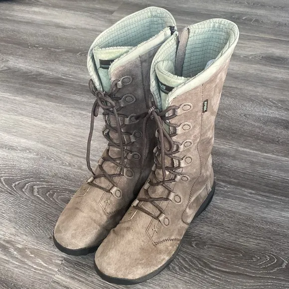 Teva Tan &amp; Mint Green Suede Boots Lace-Up Tons of Details Insulations Boho sz11