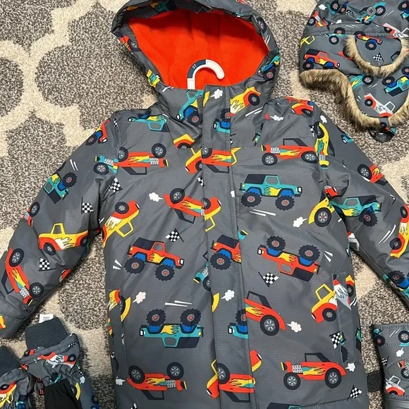 The Children’s Place snow overalls, jacket, gloves, hat, boots, size 5T EUC!