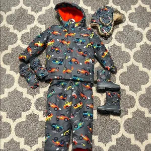 The Children’s Place snow overalls, jacket, gloves, hat, boots, size 5T EUC!