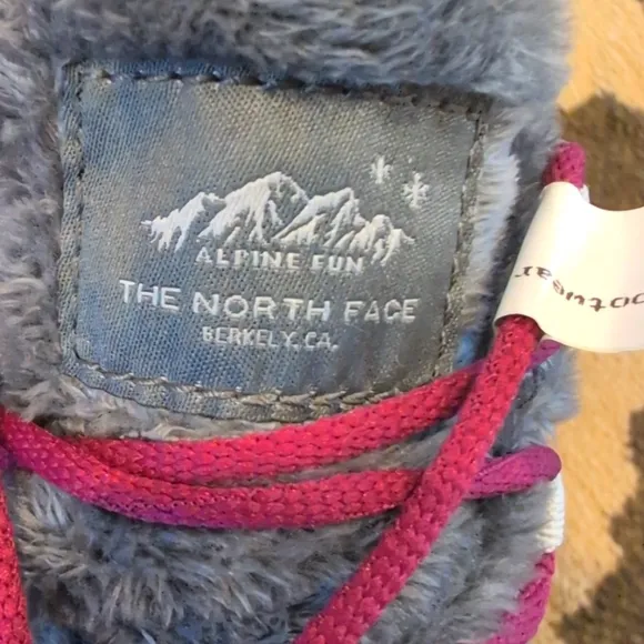 The North Face Alpine Fun Kids Winter Boots Sz 1. Brand New