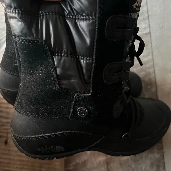 The North Face Fur Black Snow &amp; Winter Boots Size 5.5 Brand New