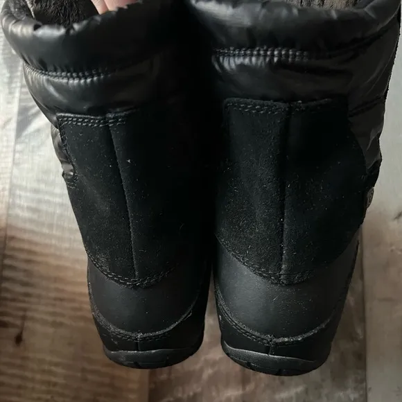 The North Face Fur Black Snow &amp; Winter Boots Size 5.5 Brand New
