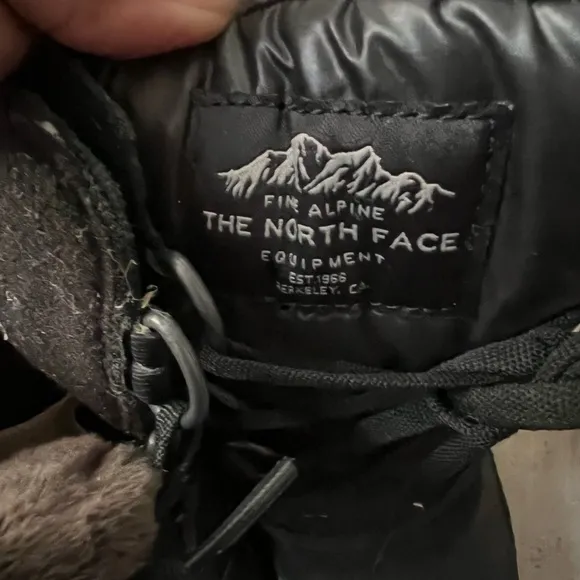 The North Face Fur Black Snow &amp; Winter Boots Size 5.5 Brand New