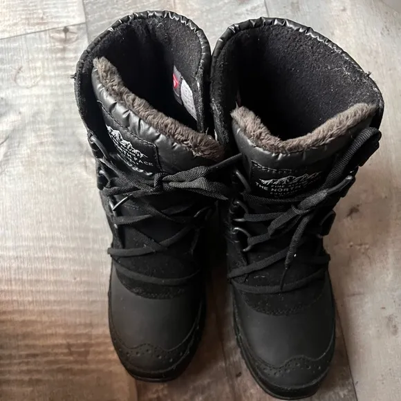 The North Face Fur Black Snow &amp; Winter Boots Size 5.5 Brand New