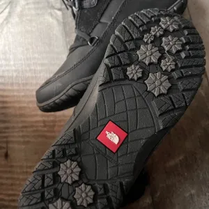 The North Face Fur Black Snow &amp; Winter Boots Size 5.5 Brand New