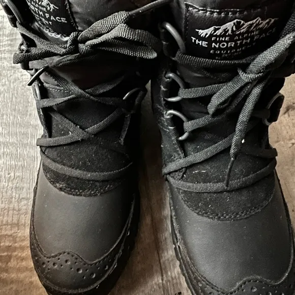 The North Face Fur Black Snow &amp; Winter Boots Size 5.5 Brand New