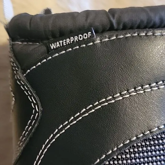 THE NORTH FACE TNF BLACK ALPENGLOW IV WATERPROOF WINTER BOOTS, SIZE 2