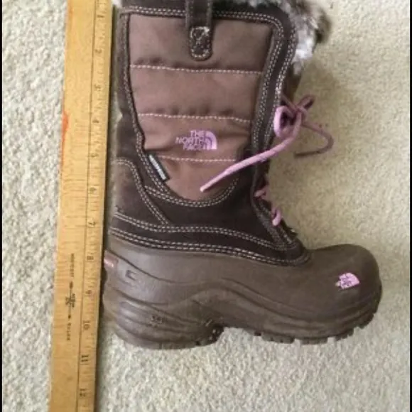 The North Face waterproof girls winter boots brown size 1.0 US