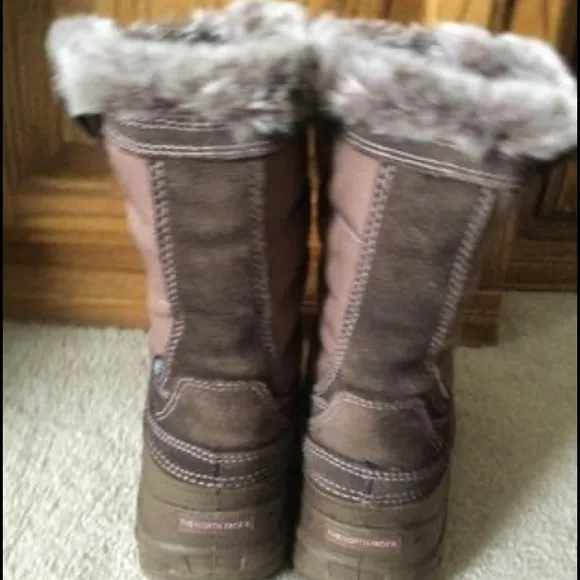 The North Face waterproof girls winter boots brown size 1.0 US