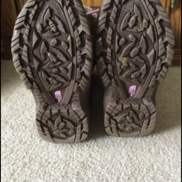 The North Face waterproof girls winter boots brown size 1.0 US