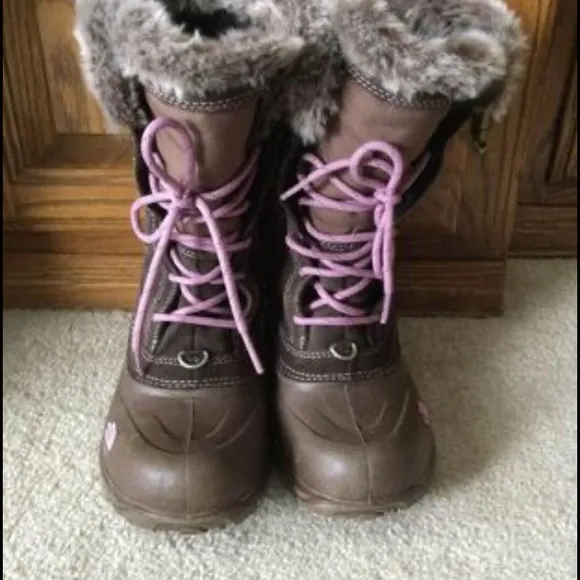 The North Face waterproof girls winter boots brown size 1.0 US