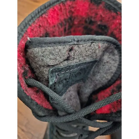 The North Face Women Shellista II Roll Down Snow Boot‎ Sz US 10 Black Red Plaid