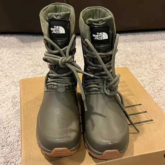 The North Face Yukiona Mid Winter snow boots tarmac green new Women’s Size 6.5