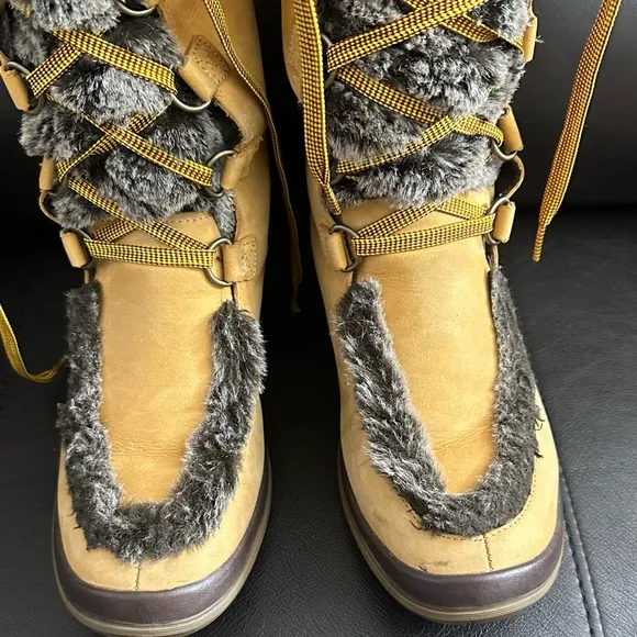 Timberland Wheat Leather Faux Fur Lined Tall Lace Up Winter Boots