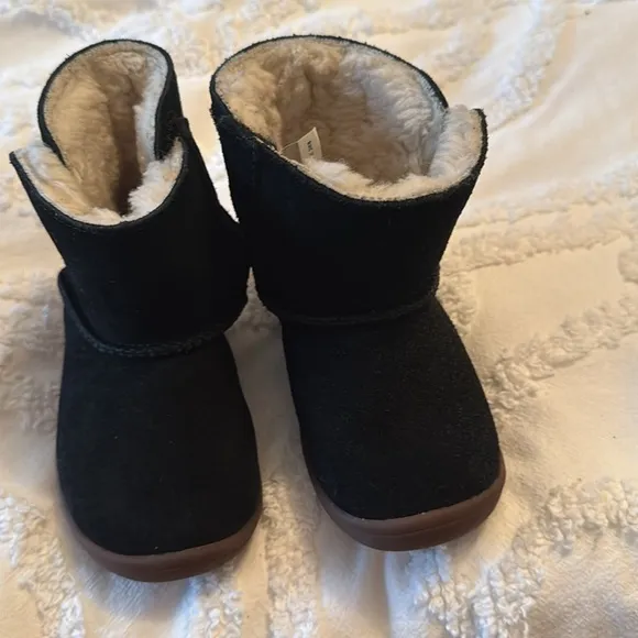 Toddler Ugg boots . Good condition. Worn few times .