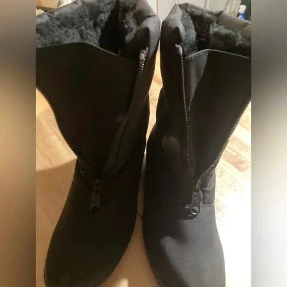 Toe Warmers black boots size 7 1/2 in EUC No signs of wear. Made in Canada 🇨🇦