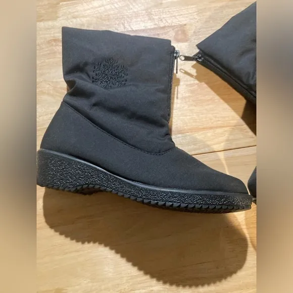 Toe Warmers black boots size 7 1/2 in EUC No signs of wear. Made in Canada 🇨🇦