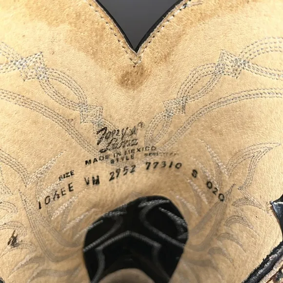 Tony Lama-10 EE-black-Bull hide  leather, Vequero western, cowboy, rodeo, boots.