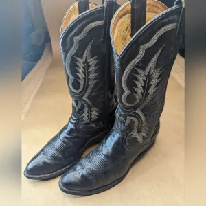 Tony Lama men's sz 9.5D classic black leather Western cowboy boots.