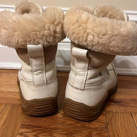 UGG Adirondack snow boots white, Size 7.5