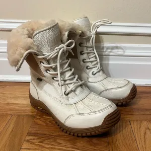UGG Adirondack snow boots white, Size 7.5